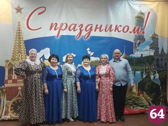 В саратовском госпитале бойцам пели народные хиты и дарили подарки