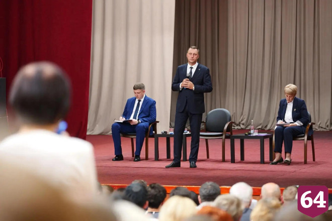 В Ершовском районе ремонтируют дороги и переселяют людей из аварийного жилья