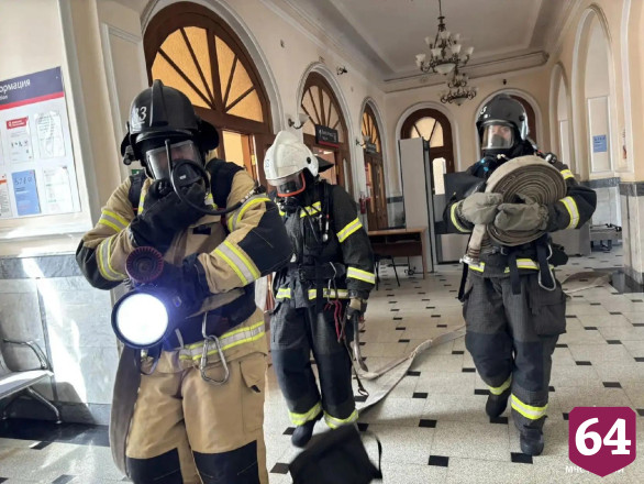 Пожарные эвакуировали из здания вокзала 40 человек 